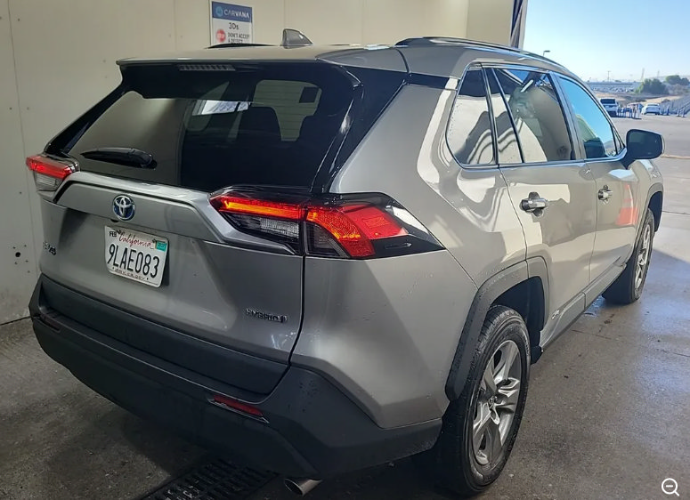 Used 2024 Toyota RAV4 LE AWD/4WD image 4