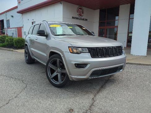 Certified 2017 Jeep Grand Cherokee Limited AWD/4WD image 3