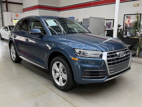 Used 2018 Audi Q5 2.0T Premium w/ Convenience Package AWD/4WD image 2