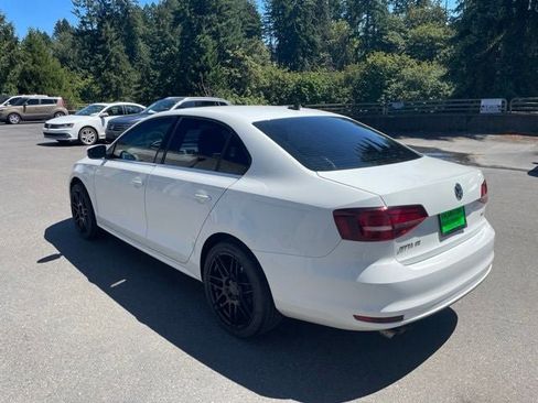 Used 2017 Volkswagen Jetta SE FWD image 8