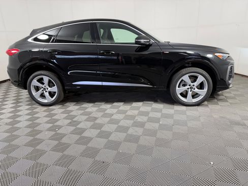 Used 2025 Audi Q5 Premium Plus w/ Premium Plus AWD/4WD image 8