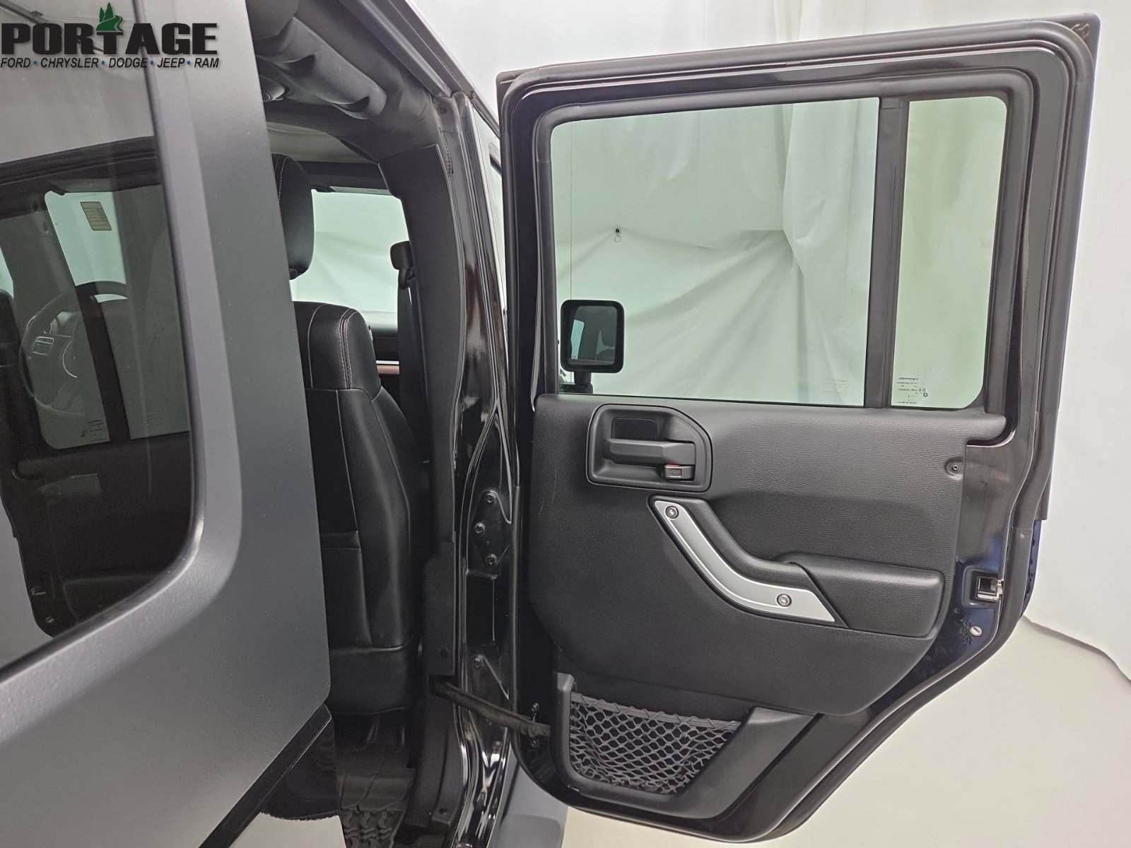 Used 2012 Jeep Wrangler Unlimited Sahara w/ Connectivity Group AWD/4WD image 34