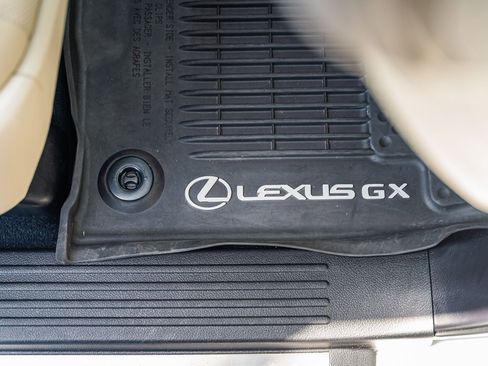 Used 2020 Lexus GX 460 Premium w/ Premium Package image 12