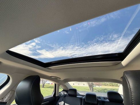 Used 2017 Ford Fusion SE w/ Fusion SE Technology Package image 16