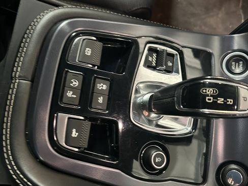 Used 2018 Jaguar F-TYPE R image 15