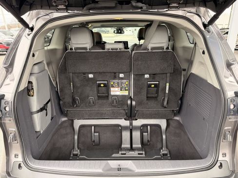 Used 2024 Toyota Sienna XLE image 33
