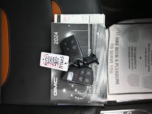 Used 2024 GMC Sierra 1500 AT4 w/ Technology Package image 10