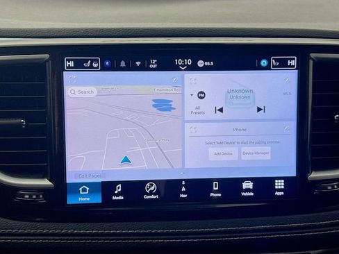 Used 2025 Chrysler Pacifica Limited image 15