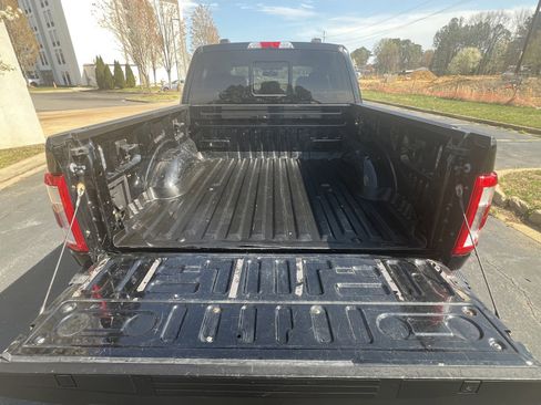 Used 2021 Ford F150 Lariat image 9