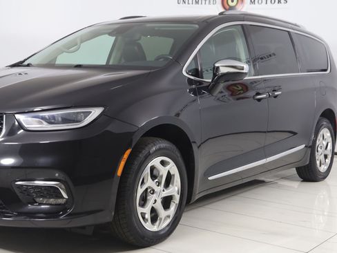 Used 2021 Chrysler Pacifica Limited AWD/4WD image 58