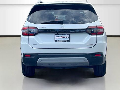 Used 2023 Honda Pilot Touring image 6