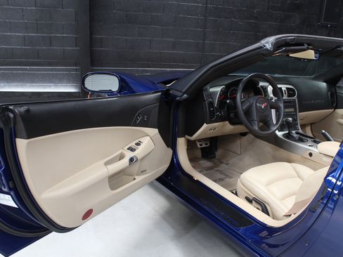 Used 2005 Chevrolet Corvette Convertible w/ Preferred Equipment Group RWD image 37