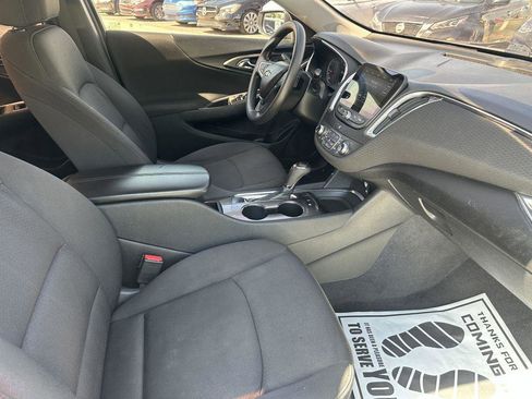 Used 2019 Chevrolet Malibu LT FWD image 12