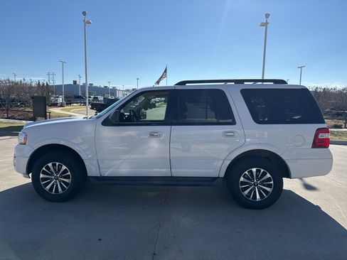 Used 2015 Ford Expedition XLT w/ Equipment Group 202A image 4