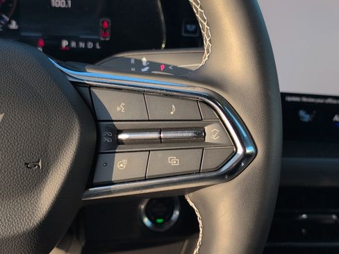 Used 2025 Chevrolet Traverse LT image 21