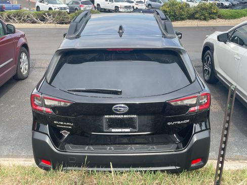 Used 2024 Subaru Outback Premium AWD/4WD image 4
