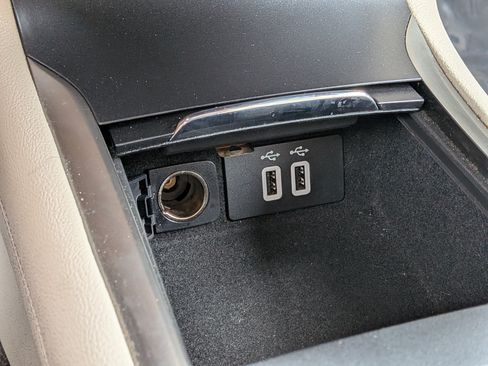 Used 2017 Lincoln MKC Reserve FWD image 31