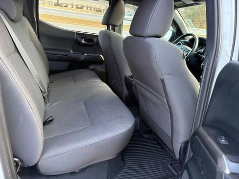 Used 2017 Toyota Tacoma TRD Sport image 18