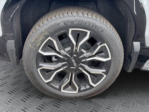 New 2025 GMC Sierra EV Denali image 28