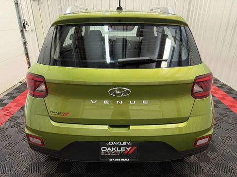 Used 2023 Hyundai Venue SEL FWD image 3