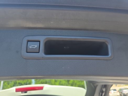 Used 2023 Toyota Highlander XLE FWD image 14