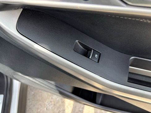 Used 2023 Ford Explorer Limited image 33