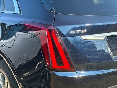 Used 2021 Cadillac XT5 Premium Luxury FWD image 9