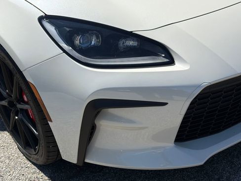 Used 2025 Toyota GR86 Premium w/ Performance Package RWD image 33