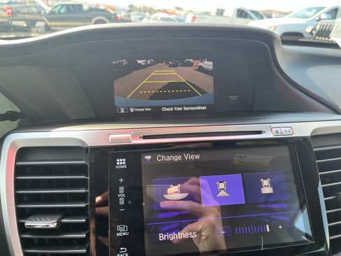 Used 2017 Honda Accord Touring image 23