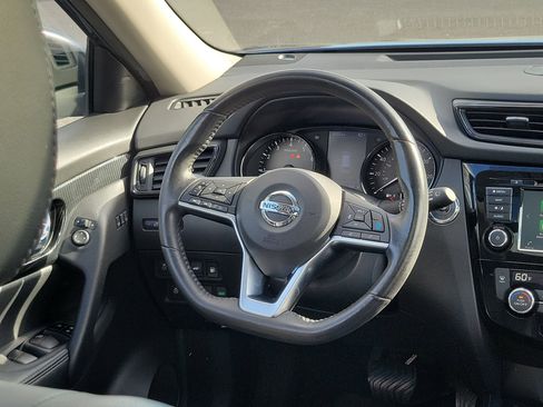 Used 2018 Nissan Rogue SL w/ Premium Package image 14