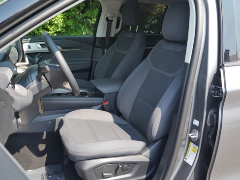 Used 2026 Ford Explorer Active AWD/4WD image 35
