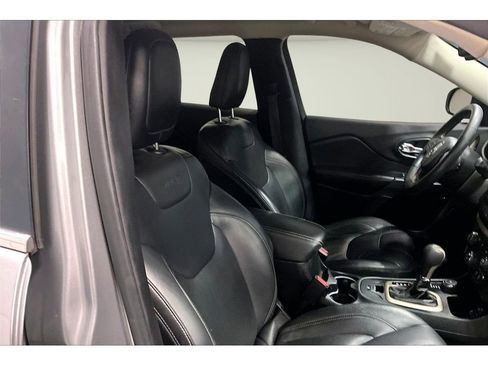 Used 2015 Jeep Cherokee Limited image 8