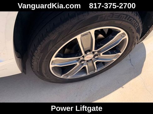 Used 2019 GMC Acadia Denali w/ Technology Package FWD image 9