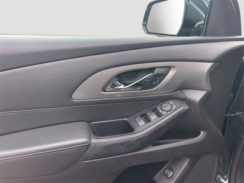 Used 2020 Chevrolet Traverse LT image 9