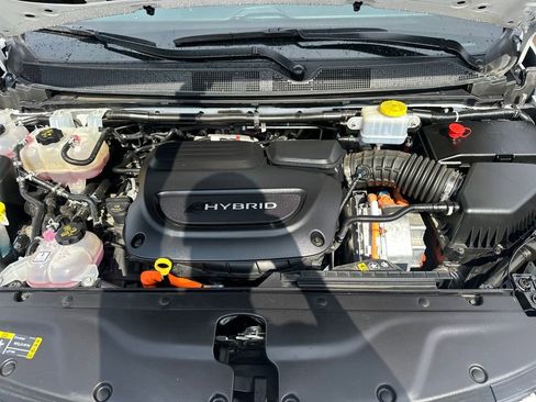 Used 2023 Chrysler Pacifica Pinnacle image 32