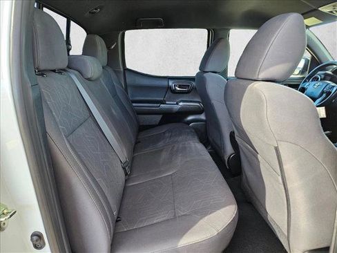 Used 2016 Toyota Tacoma TRD Off-Road image 19