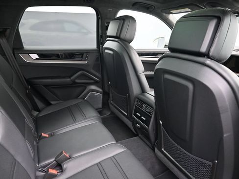 Used 2026 Porsche Cayenne GTS AWD/4WD image 7