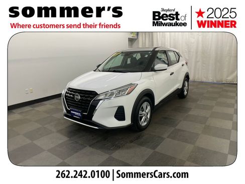 Used 2021 Nissan Kicks S image 2