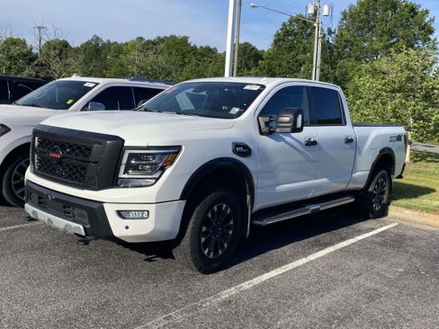 Used 2021 Nissan Titan PRO-4X w/ Pro-4x Convenience Package AWD/4WD image 3