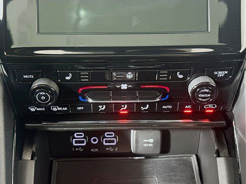 Used 2023 Jeep Grand Cherokee Altitude AWD/4WD image 24