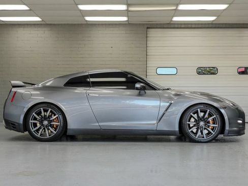 Used 2014 Nissan GT-R Premium AWD/4WD image 3