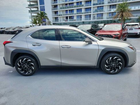 Used 2021 Lexus UX 200 w/ Accessory Package (Z1) FWD image 7