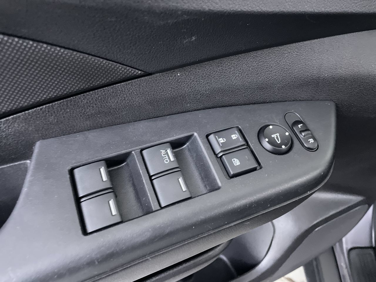 Used 2016 Honda CR-V LX image 11