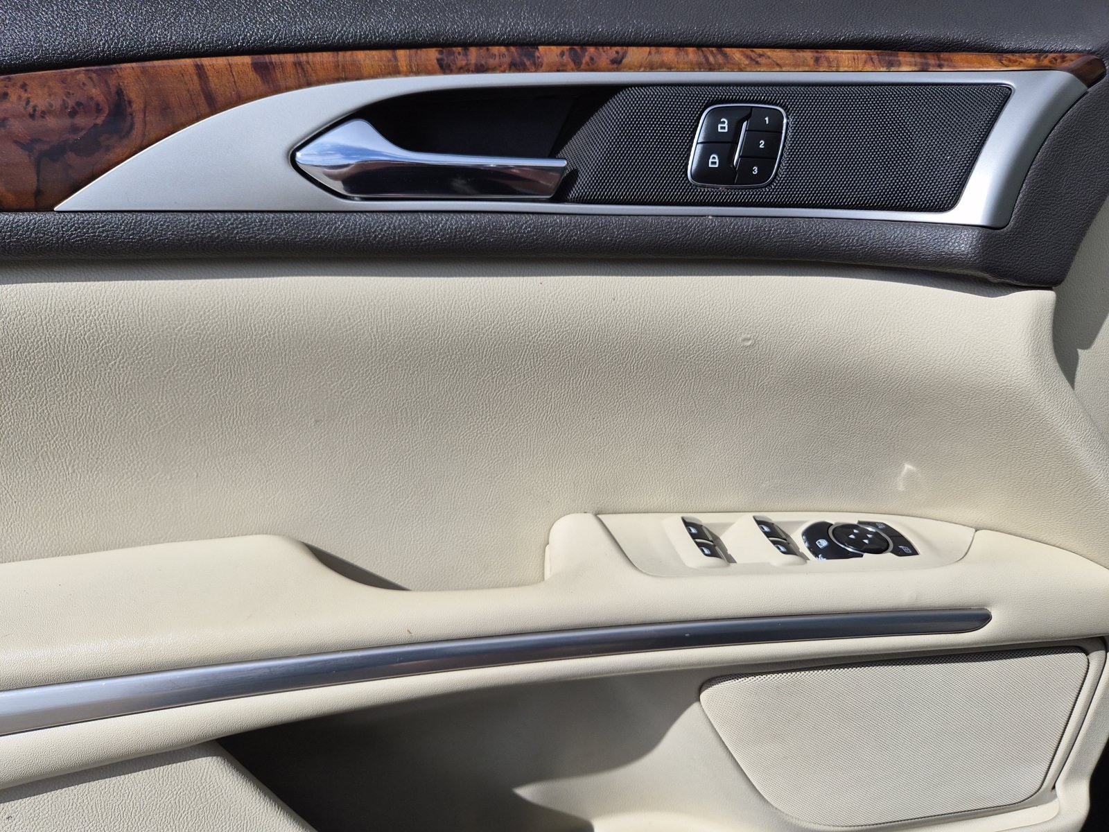 Used 2013 Lincoln MKZ FWD image 13