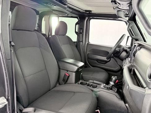 Used 2023 Jeep Gladiator Willys image 12