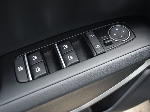 Used 2025 Kia Soul LX w/ LX Technology Package FWD image 12