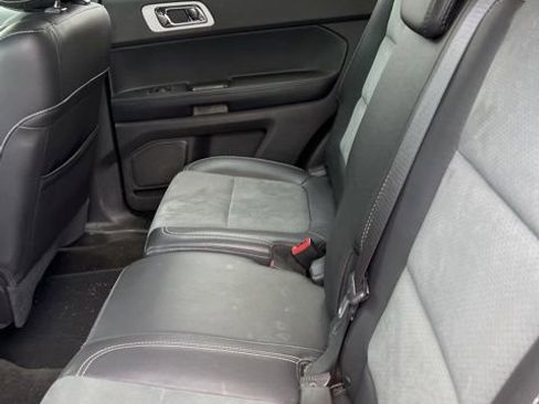 Used 2015 Ford Explorer XLT w/ Equipment Group 202B image 13