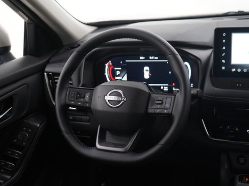 Used 2025 Nissan Rogue SL image 14