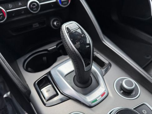 Used 2020 Alfa Romeo Giulia AWD w/ Quick Order Package 22J Sport image 28
