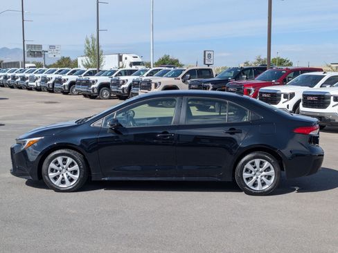 Used 2024 Toyota Corolla LE FWD image 2